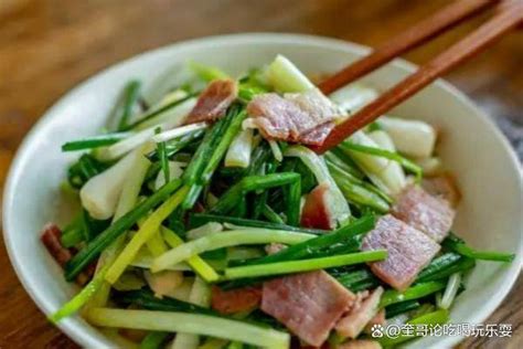 荞菜炒烧肉，是一道色香味俱佳的传统菜肴，独特风味让人回味无穷 美味 佳肴 口感