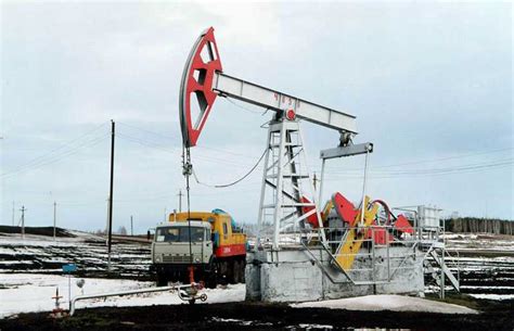 нефтяной край нефтяная качалка буровая вышка индустриальный пейзаж Татнефть