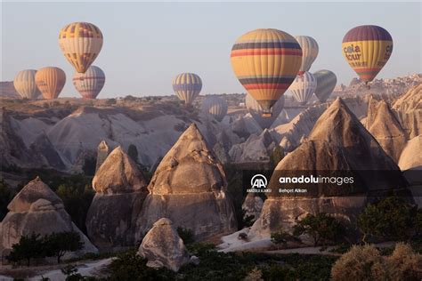 Turistler UNESCO Dünya Kültür Mirası Listesi ndeki Kapadokya yı