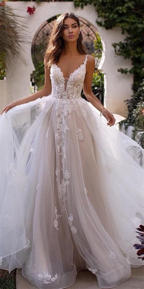 A Line Wedding Dresses 45 Bridal Looks Expert Tips Sweetheart