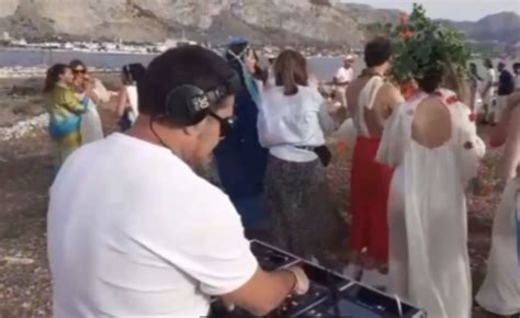 Io Dj A Isola Delle Femmine Ecco La Verit Sul Party Per Il Clip Video