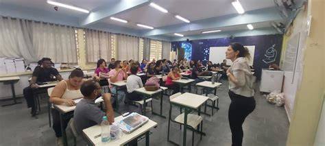 A EE Prof Hélio Penteado de Castro recebem a visita das profissionais ...