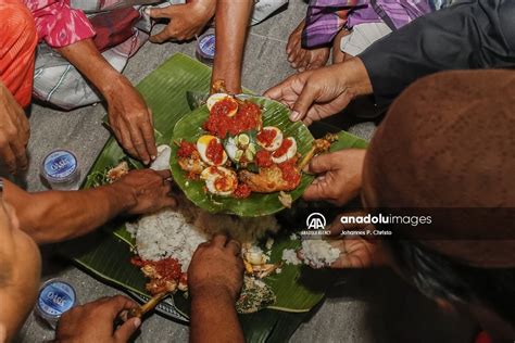 Tradisi Megibung buka puasa bersama hari ke 10 Ramadan Anadolu Ajansı