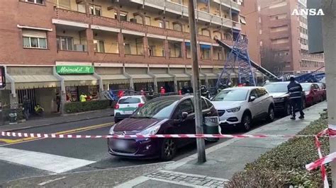 Crolla Gru A Torino Morti Tre Operai E Feriti Due Passanti Youtube