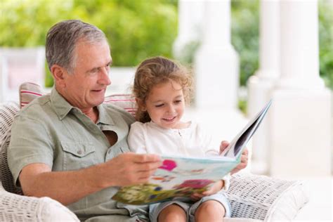 4100 Grandpa Reading To Kids Stock Photos Pictures And Royalty Free