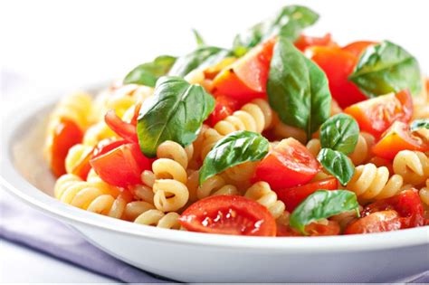 domatesli burgu makarna tarifi nasil yapilir yemekcom