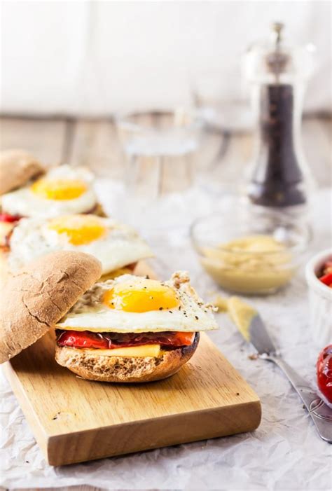 Healthy Breakfast Egg Sandwich With Roasted Peppers | The Pure Taste