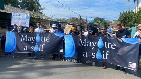 Manifestation pour dénoncer la crise de leau