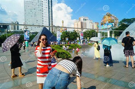 The Hot Weather Shenzhen Window Of The World Tourist Attractions There Are Still A Lot Of