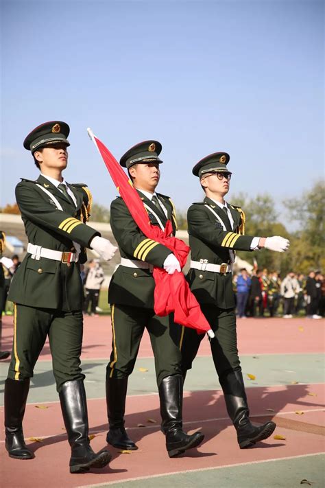 第十届北京高校国旗护卫队检阅式成功举行