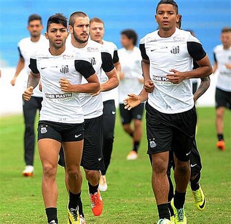 Santistas Parabenizam Gabriel E Robinho Torce Por Muitos Gols Dele