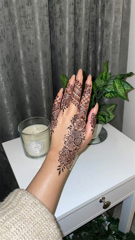 Pin By Bint Yusuf On Enregistrements Rapides Henna Nails Wedding