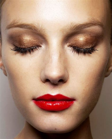 Makeup Artists Say This Is The Order You Should Be Applying Your Makeup