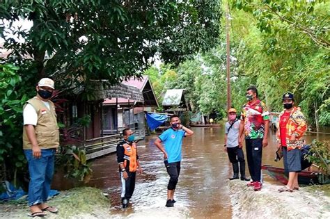 Luapan Air Sungai Kahayan Mulai Rendam Rumah Warga Palangka Raya