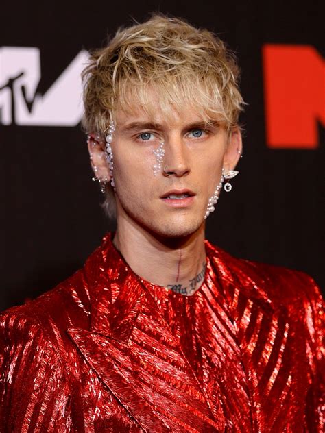 Entertainment Tonight On Twitter Machine Gun Kelly Seemingly Disses