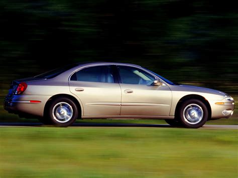 Oldsmobile Aurora Specs And Photos 2000 2001 2002 2003 Autoevolution