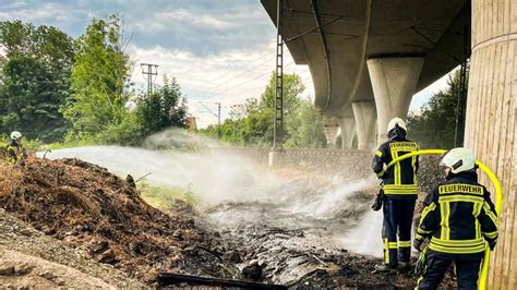 Güterzug verursacht Böschungsbrand an Bahnstrecke Bahnblogstelle