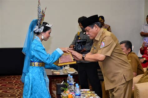 LANTIK 138 WISUDAWAN WAKIL BUPATI PESAN AGAR LULUSAN SMK JADI SDM YANG