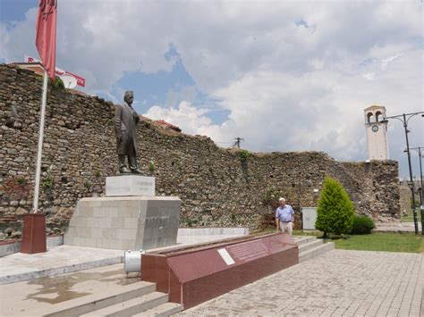 Kalaja 2 mijë vjeçare e Elbasanit që në brendi ruan monumente të