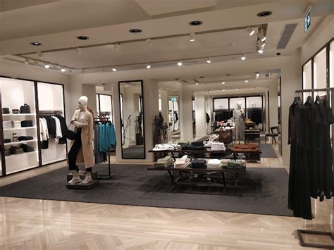 94 recenzí v Massimo Dutti (Prodejna textilu a oděvů) in Praha (Praha)
