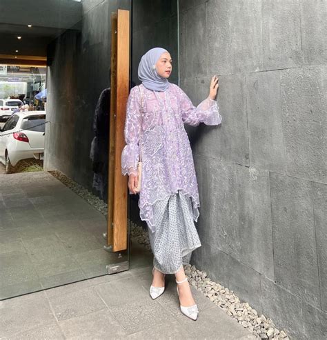 10 Inspirasi Kebaya Modern Hijab Untuk Wisuda Bikin Anggun