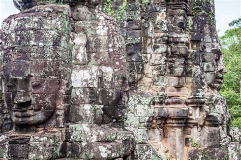 Caras Del Templo Antiguo De Bayon En Angkor Wat Siem Reap Camboya