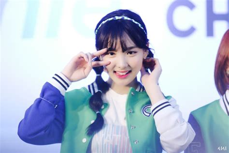 Pin by dani on TWICE (CHEER UP) | Beauty full girl, Nayeon, Girl