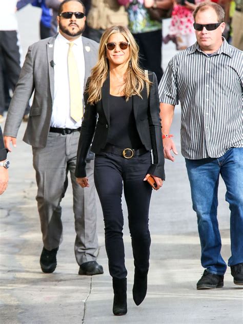 Jennifer Aniston Muestra Cómo Combinar Jeans Los 7 Días De La Semana