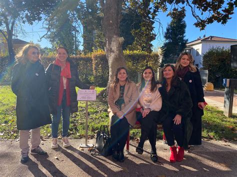 Ospedale Di Carpi E Ospedale Di Mirandola Inaugurata La Panchina Rossa