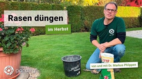 richtige Rasenpflege im Herbst Düngen gardify Tipps YouTube