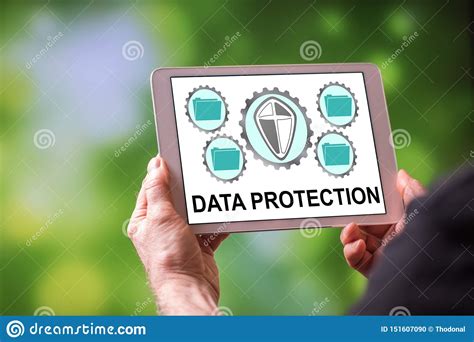 Concepto De La Protecci N De Datos En Una Tableta Foto De Archivo