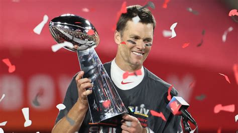 Tom Brady’s New Buccaneers Super Bowl Ring Is Absolutely Massive Nbc Sports Boston