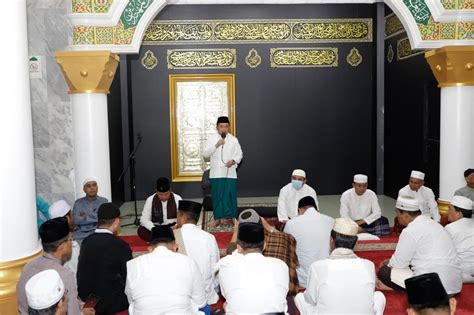 Bupati Bungo H Mashuri Sp Me Sholat Subuh Berjamaah Dengan Gubernur