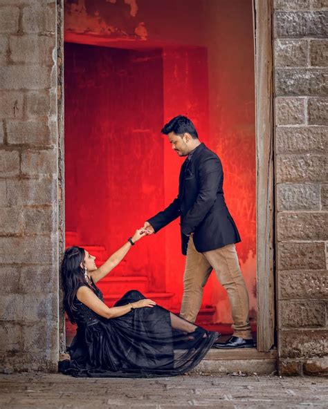 Couple Poses Pre Wedding Poses Pre Wedding Photoshoot Wedding Shoot Romantic Couple Poses