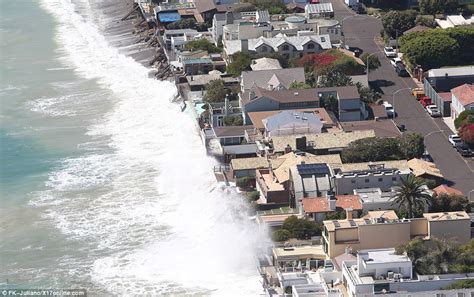 Celebrities Malibu Homes Battered By Huge Waves Daily Mail Online