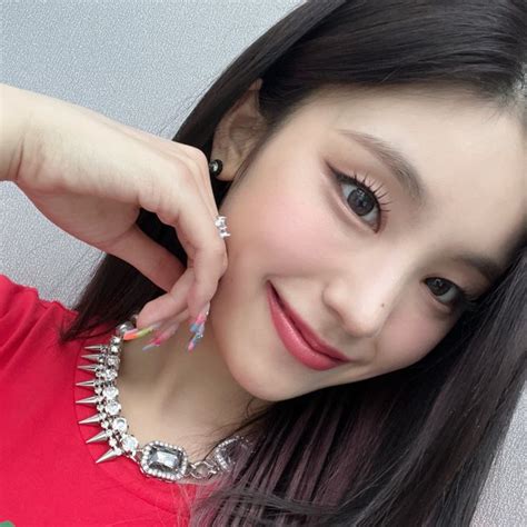 Yeji Selca Icon Kpop Itzy Pfp Kpop Kpopicons In 2022 Ear Cuff