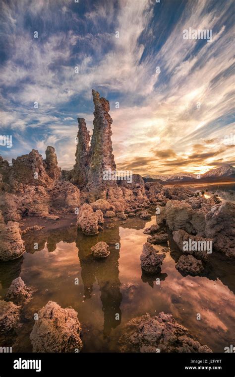 Mono Lake Sand Tufas Hi Res Stock Photography And Images Alamy