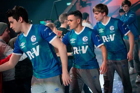 Lec Sieg Ber Rogue Sichert K Nigsblau Weiter Platz Zwei Fc Schalke