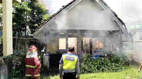 Diduga Korsleting Listrik Rumah Wahyu Di Tasikmalaya Hangus Dilalap Api