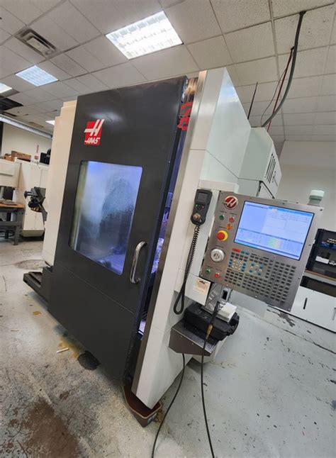 Used Haas Umc Ss Cnc Vertical Machining Center