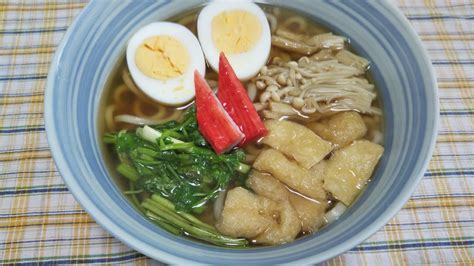 セリと油揚げとえのきの煮込みうどん レシピ・作り方 By ミニー7015｜楽天レシピ