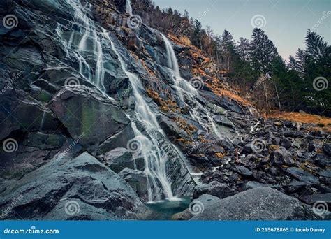 Hermosas Cascadas Nardis En Val Di Genova Adamellobrenta Parque Natural