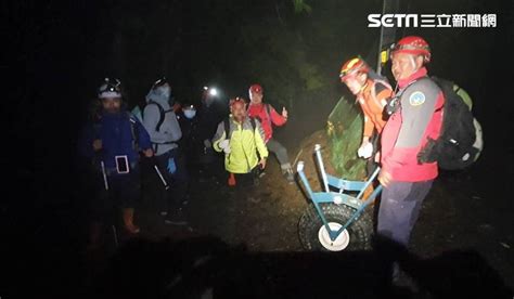 女山友登白姑大山摔傷 搜救隊冒寒流0度低溫上山救援今吊掛下山 社會 三立新聞網 Setncom