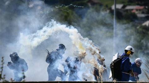 Vídeo 12 Policías Heridos En Protesta Contra Plan Ferroviario Hispantv