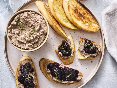 Crostini Met Champignoncr Me En Blauwe Bessensaus Libelle Lekker