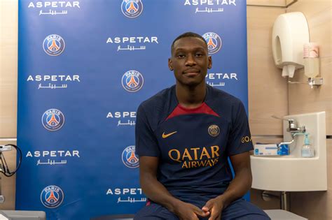 As Primeiras Fotos De Randal Kolo Muani No Paris Saint Germain