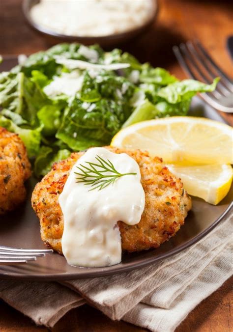 Easy Homemade Crab Cakes With Lemon Garlic Aioli Homemade Crab Cakes