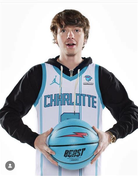 The MrBeast Crew taking Charlotte Hornets Media day Photos. : r/MrBeast