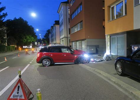 Stadt Winterthur Zh Autolenker F Hrt In Hausmauer Polizei News