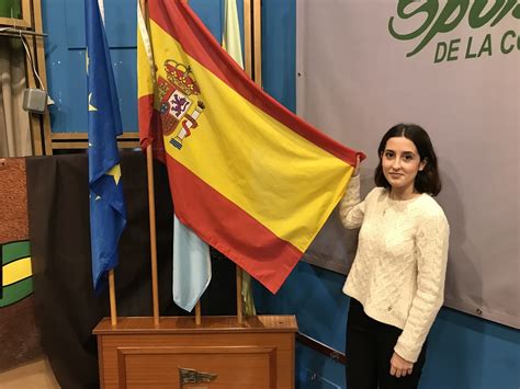 La Meiga Mayor De Las Hogueras De San Juan De A Coruña Irene Ruiz Sanz La Juventud Es Un